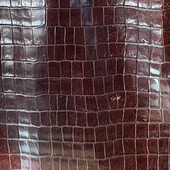 Donald J. Pliner Genuine Leather Handbag Croc-embossed Brown Patent Shine - Picture 6 of 13